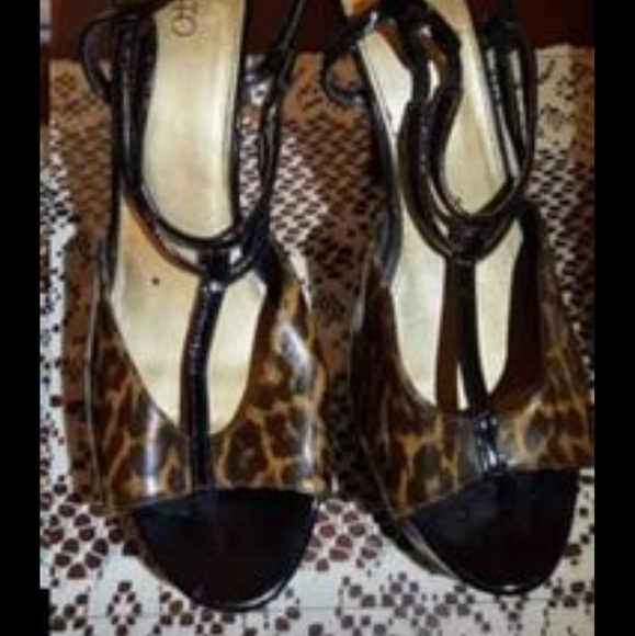 Shoes - Picture 6 of 16